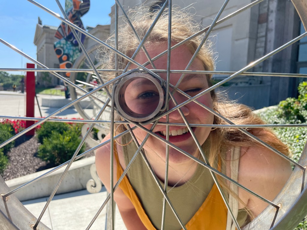 Leah looking through art at Cincinnati Art Museum